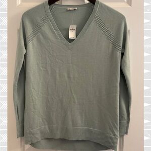 GAP V-Neck Sweater - NWT - Size XS